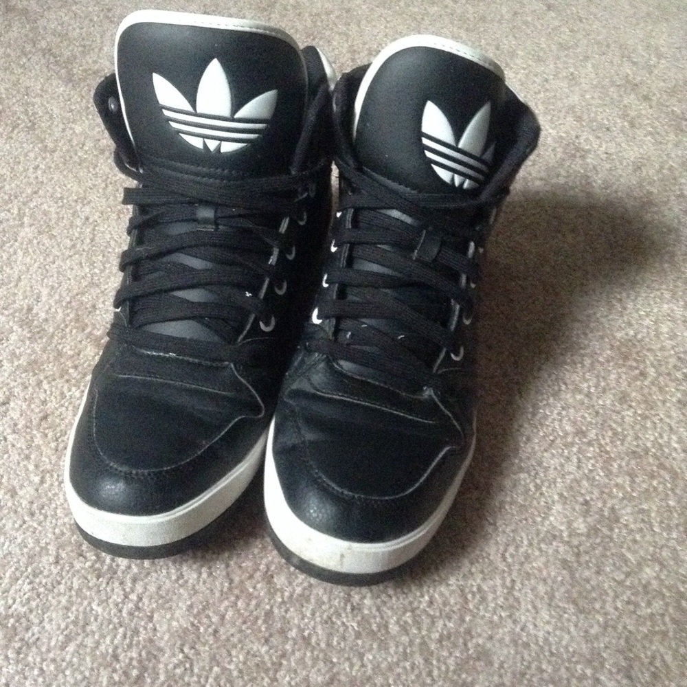 Mid Adidas Tennis shoes 11
